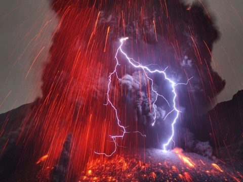 A vulkanikus villámokat részben a Föld radioaktivitása táplálhatja