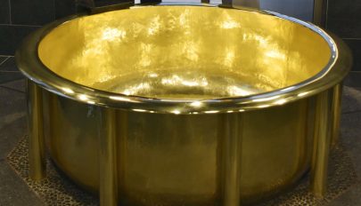 154 kilogrammos arany fürdőkád lett Guinness-rekorder
