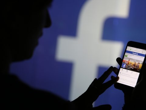 Több mint hárommilliárd hamis fiókot törölt a Facebook