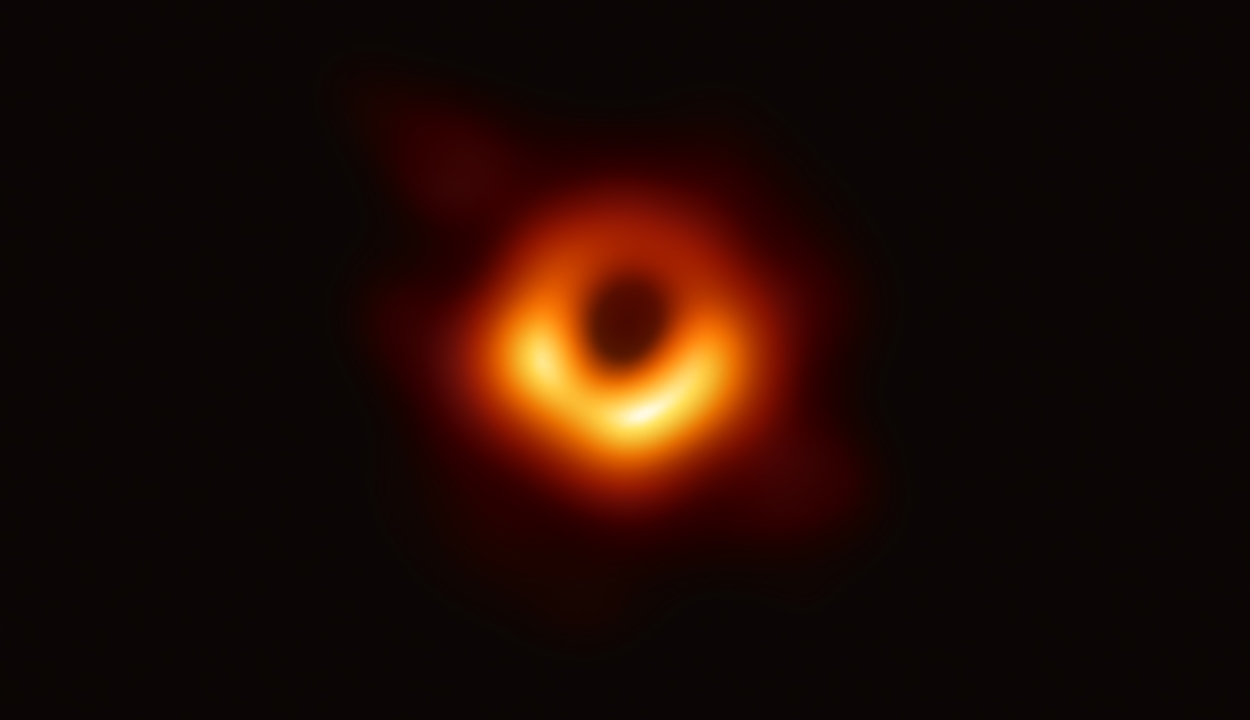 Egyre több csillagközi gázt és port nyel el a Tejútrendszer közepén lévő fekete lyuk