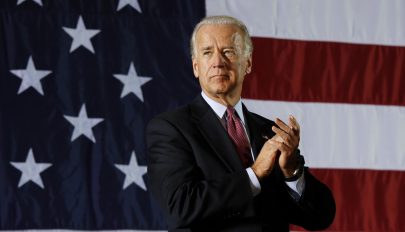 Nobel-díjasok tucatjai biztosították támogatásukról Joe Biden demokrata jelöltet