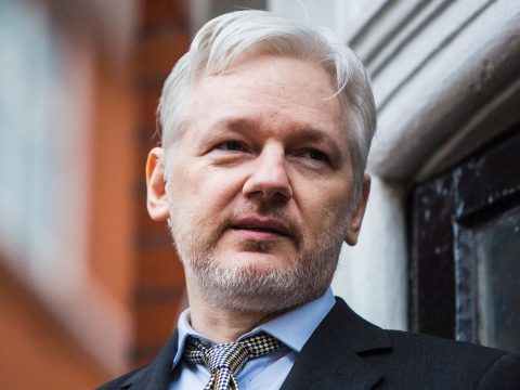 Elrendelte Julian Assange amerikai kiadatását egy londoni bíróság