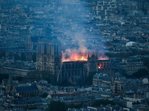Filmsorozat készül a Notre-Dame székesegyházat sújtó tűzvészről