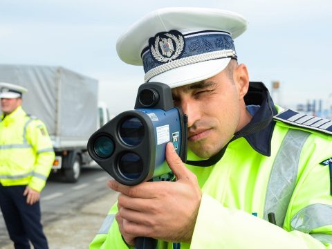 Több mint 2200 sofőr maradt jogosítvány nélkül gyorshajtás miatt az elmúlt héten