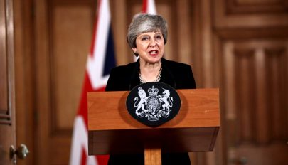 A Brexit további halasztásának kezdeményezésére kötelezte a parlament Theresa Mayt