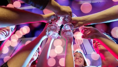 A fiataloknak egyáltalán nem lenne szabad alkoholt inniuk egy globális kutatás szerint