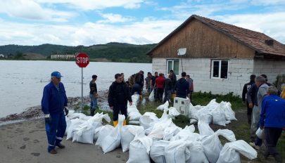 Több száz hektár termőföldet és legelőt, valamint gazdaságokat öntött el a megáradt Maros