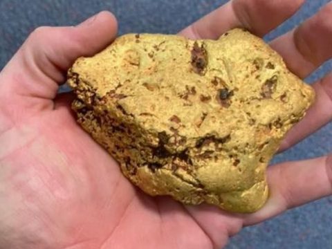 Másfél kilós aranyrögöt talált egy ausztrál hobbikutató