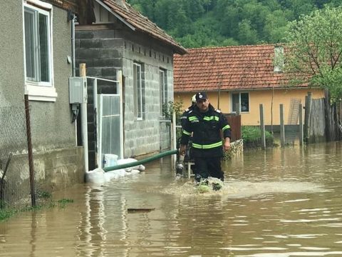 Áradások a Bánságban: 11 településén volt szükség a tűzoltók segítségére