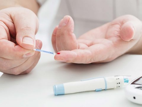 Szaktárca: a cukorbetegek is megkaphatják a koronavírus elleni vakcinákat