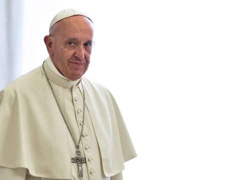 Ferenc pápa öt lélegeztetőgépet adományozott a suceavai kórháznak