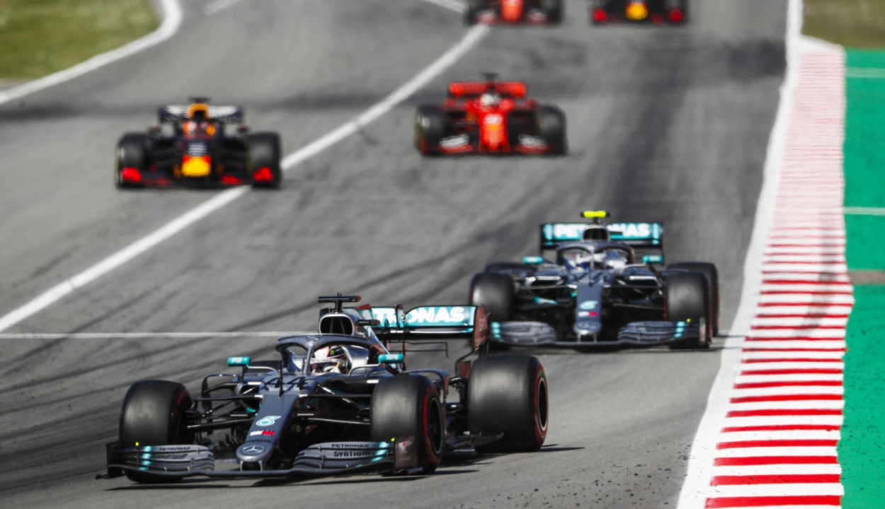 Forma-1: Hamilton győzött Spanyolországban, ötödször is kettős Mercedes-siker