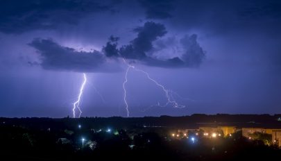 Elsőfokú eső- és viharriasztás az ország 30 megyéjében csütörtök reggelig