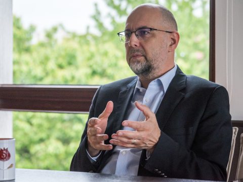 Kelemen: sem a választásokat, sem a tanévkezdést nem kell elhalasztani