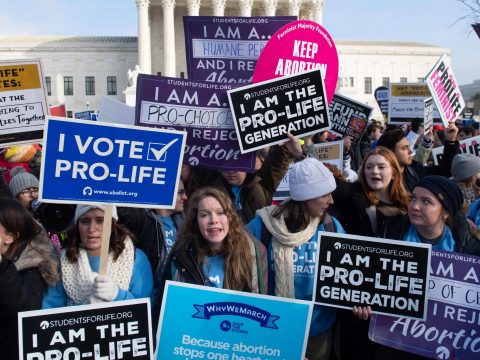 Szinte teljes abortusztilalmat szavaztak meg az amerikai Alabamában