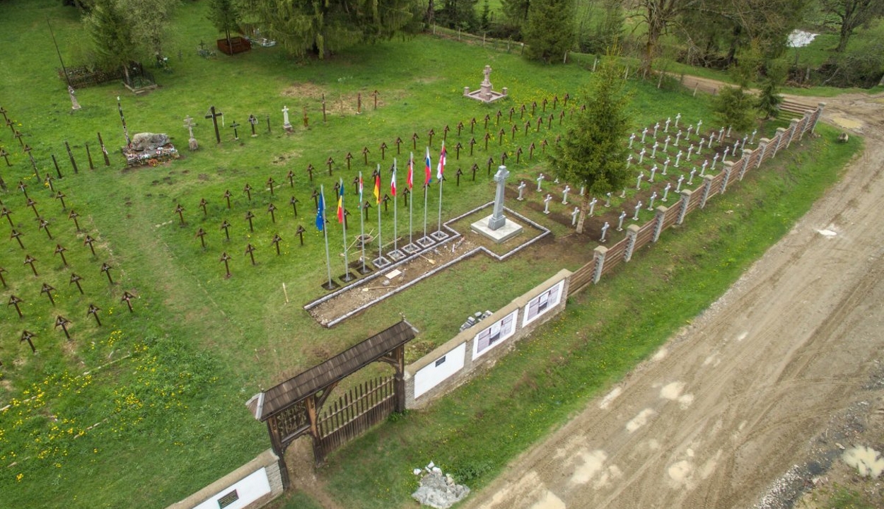 Úzvölgyi katonatemető: a védelmi tárca nem járult hozzá a sírkert átalakításához