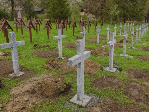 Úzvölgyi katonatemető: az átalakítások törvényességét próbálja bizonyítani Dormánfalva