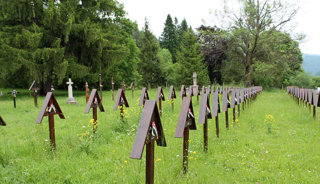 Román hatóság: 11 román katona nyugszik az úzvölgyi sírkertben
