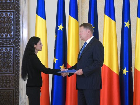 Letette a hivatali esküt a Dăncilă-kabinet három új minisztere