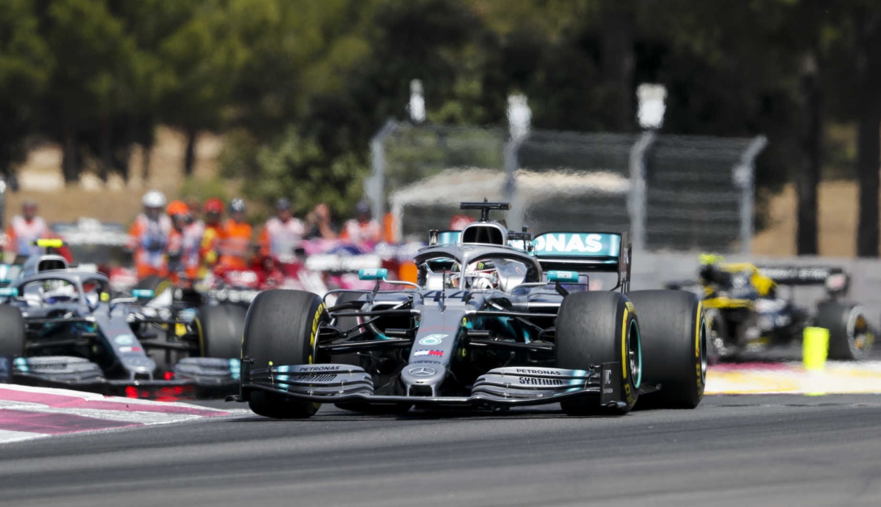 Forma-1: Hamilton rajt-cél győzelmet aratott Franciaországban