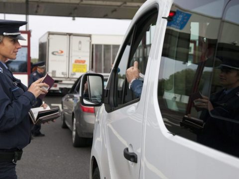 Kétszeresére nőtt a határforgalom az elmúlt 24 órában a közelgő ünnepek miatt