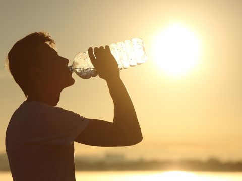 Dietetikus: hőségben 8-10-szer javallott inni egy nap