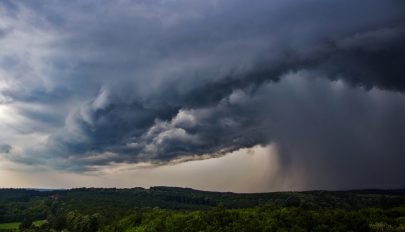 Záporokra zivatarokra figyelmeztetnek a meteorológusok