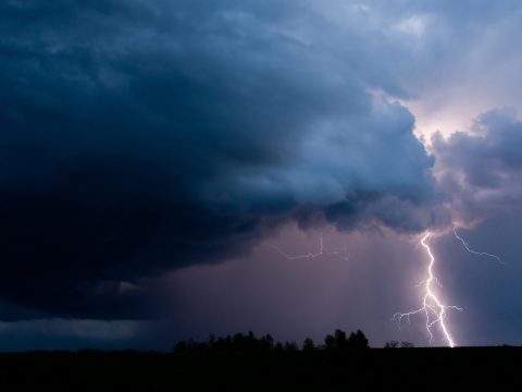 Szélre és viharokra figyelmeztetnek a meteorológusok