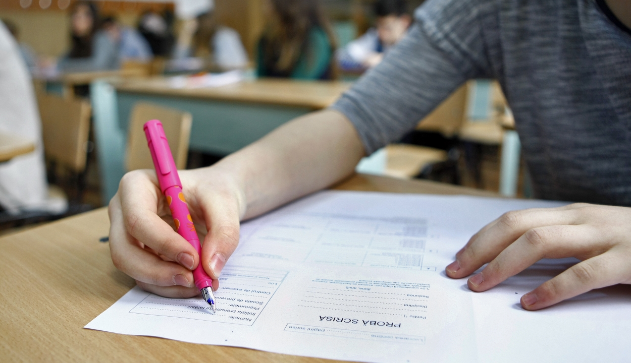 Tízből hat tanuló nem ért egyet az érettségire tervezett közös írásbeli vizsgával