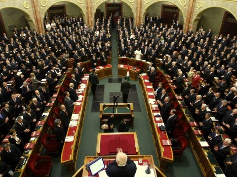 Két héten belül dönthet a magyar parlament a veszélyhelyzet megszüntetéséről