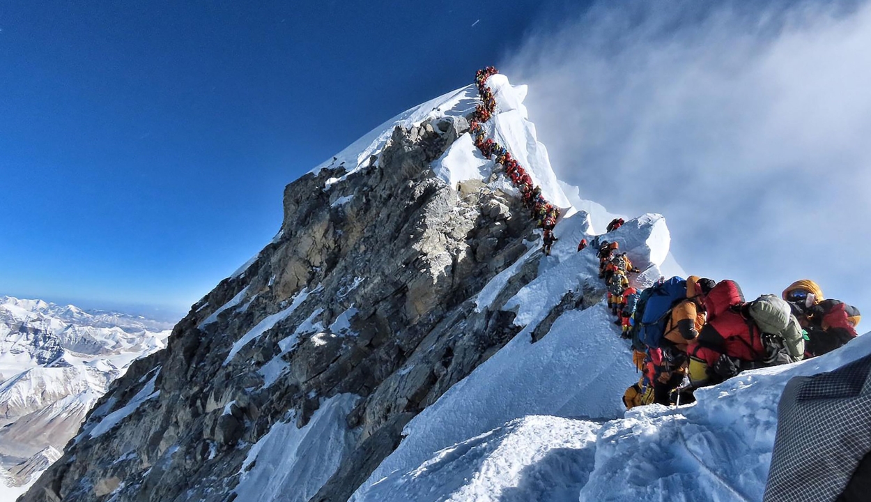 Visszatérhetnek a hegymászók a Mount Everestre