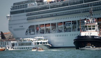 Turistahajónak ütközött egy tengerjáró hajó Velencében, többen megsérültek