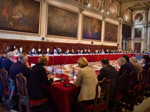 Súlyos kritikával illeti a román igazságügyi reformokat a Velencei Bizottság