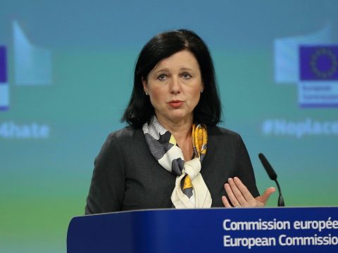 FRISSÍTVE: Vera Jourová EB-alelnök távozását követeli a magyar kormány