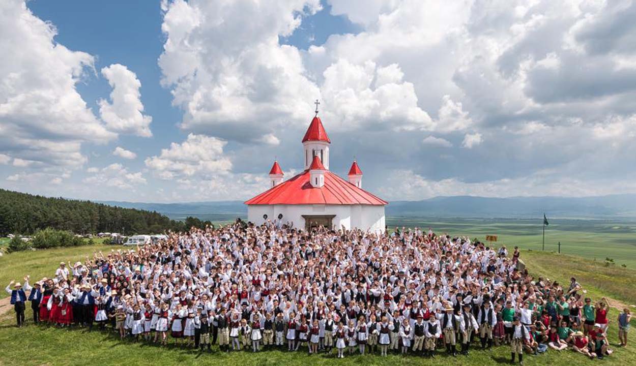 Népviseletet vásároltak a Hamuvirágnak