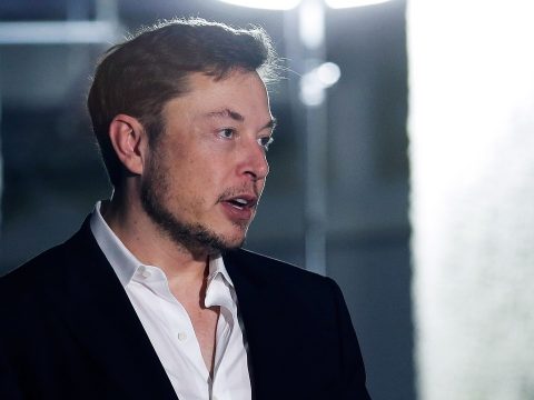 Musk: a Tesla nagyon közel jár a teljesen önvezető autóhoz