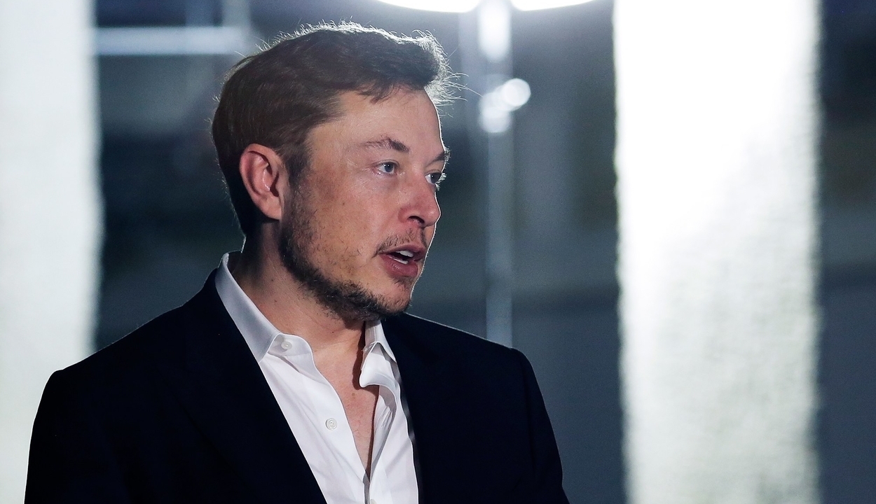Musk: a Tesla nagyon közel jár a teljesen önvezető autóhoz