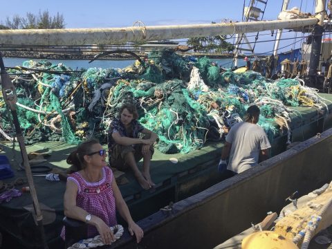 Több mint 40 tonna műanyag hulladékot gyűjtöttek a Csendes-óceánból környezetvédők