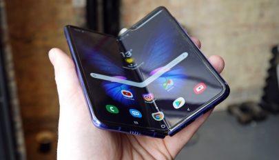 Szeptembertől lesz megvásárolható a Samsung összehajtható okostelefonja