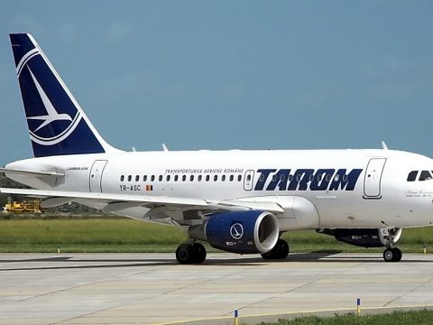 Hét országba tartó járatait függeszti fel augusztus 15-éig a TAROM