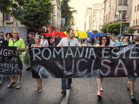 Caracali ügy: több ezren tüntettek a belügyminisztérium székháza előtt