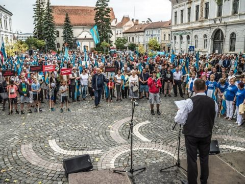 Úzvölgyi katonatemető: a jogtiprások ellen tüntettek Székelyudvarhelyen