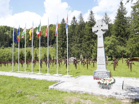 Úzvölgyi katonatemető: a helyszínen tájékozódtak a román, a magyar, az orosz és a német hadisírgondozók