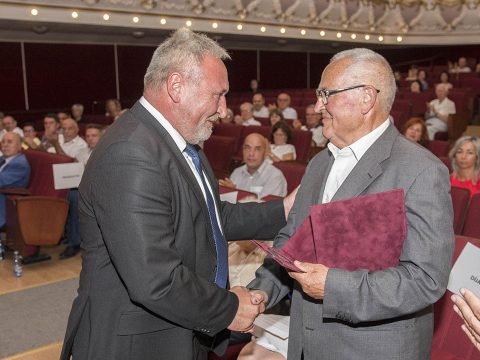 Hat Pro Urbe díjasa van a céhes városnak