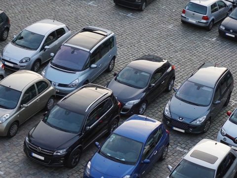 Több mint 600 ezer személygépkocsit írattak forgalomba tavaly Romániában