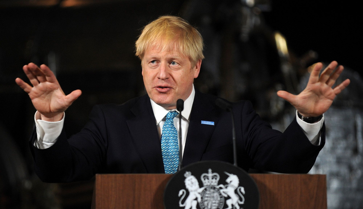 Egyfősre csökkent Boris Johnson kormányfő többsége a brit parlamentben