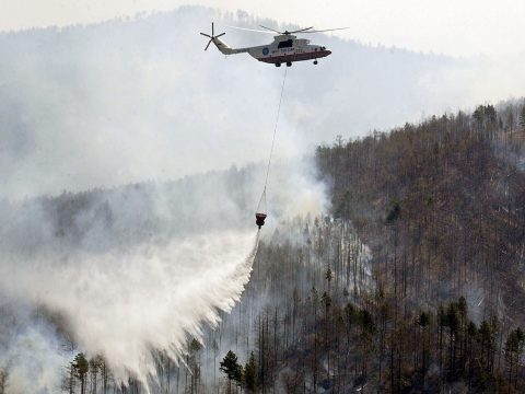 Szibériában 753 ezer hektárnyi erdőtüzet oltott el az orosz légierő