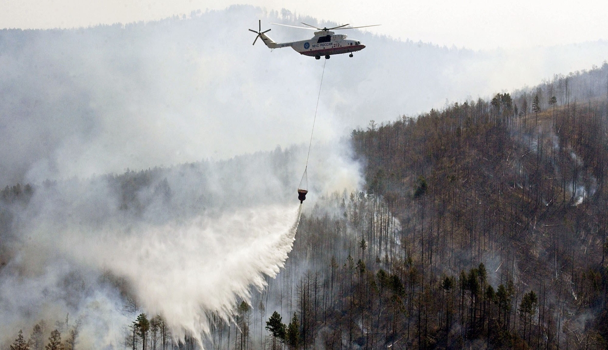Szibériában 753 ezer hektárnyi erdőtüzet oltott el az orosz légierő