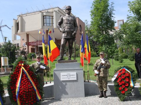 Kolozsváron leleplezték a Budapestet száz éve megszálló román tábornok szobrát