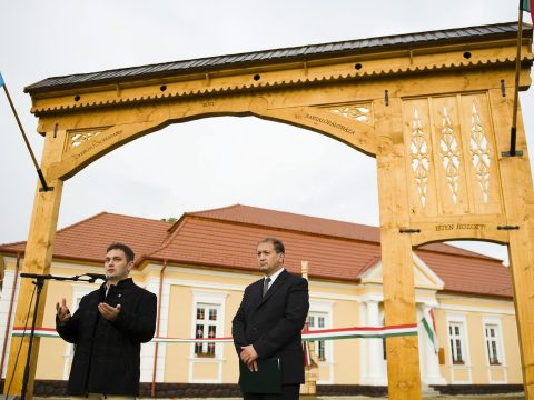 Elmarasztalták a színmagyar Gyergyócsomafalva hivatalát, mert csak magyarul jelenik meg a helyi lap